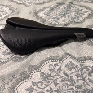 NWOT LIV contact forward saddle